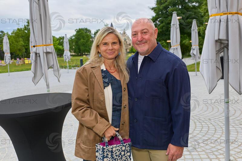 Copyright: Starpix / A. Tuma, 12.06.2026 Grafenegg,    Rudi ROUBINEK (Seifenstein Seyffenstein )  mit Freundin Susanne, , 20. Jahre Sommernachtsgala Grafenegg