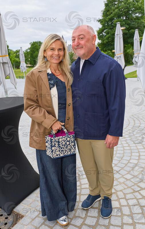 Copyright: Starpix / A. Tuma, 12.06.2026 Grafenegg,    Rudi ROUBINEK (Seifenstein Seyffenstein )  mit Freundin Susanne, , 20. Jahre Sommernachtsgala Grafenegg