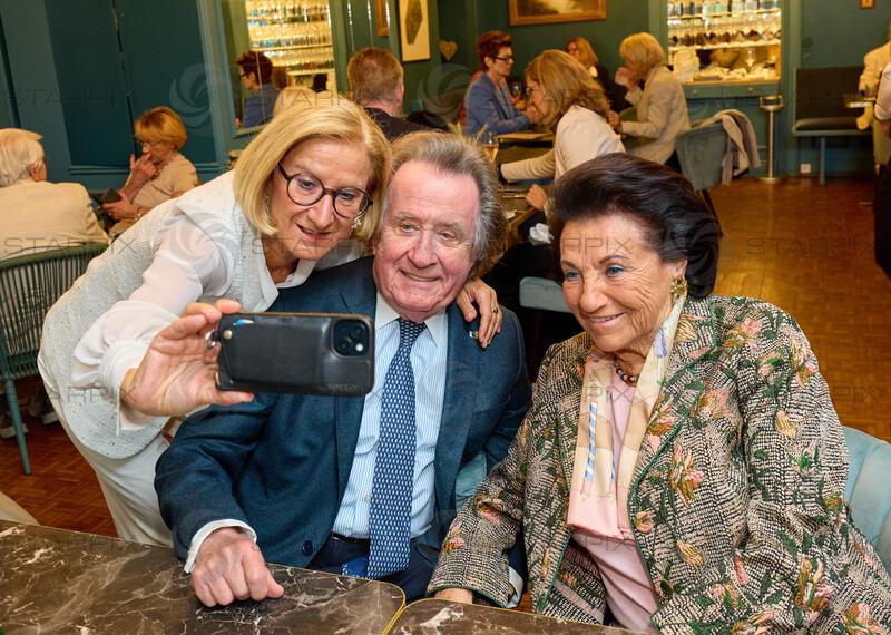 Copyright: Starpix / A. Tuma, 12.06.2026 Grafenegg, Rudolf und Agi (Agnes) BUCHBINDER , Johanna MIKL LEITNER, Selfie, , 20. Jahre Sommernachtsgala Grafenegg