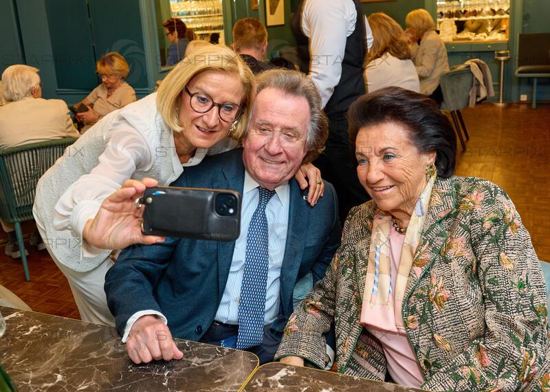 Copyright: Starpix / A. Tuma, 12.06.2026 Grafenegg, Rudolf und Agi (Agnes) BUCHBINDER , Johanna MIKL LEITNER, Selfie, , 20. Jahre Sommernachtsgala Grafenegg