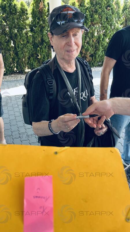 Scorpions landet am Privatflughafen von Bratislava zu  Ihren Konzert im Rahmen der 60. Anniversary Tour in der Tipos Arena Bratislava