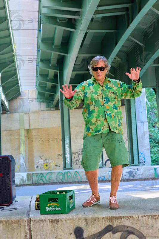 Copyright: Starpix / A. Tuma, 01.07.2026 Wien ,    Hubertus von HOHENLOHE,        Videodreh zu dem Song " Landpartie " von Zaungast feat. Hubertus in der Prater Alle Wien
