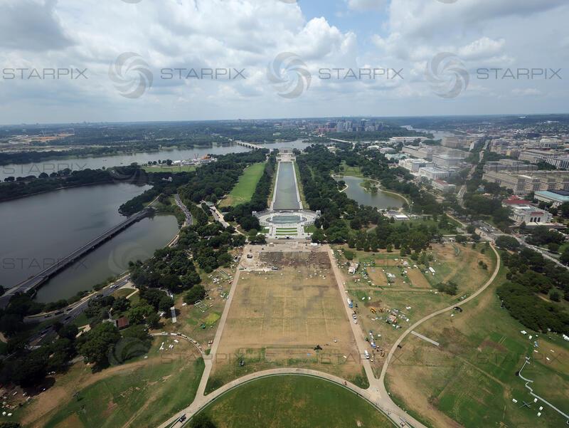 Workers drain the Lincoln Memorial Reflecting Pool