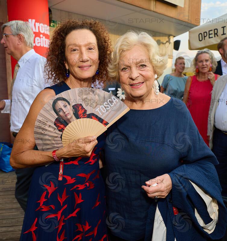 Copyright: Starpix / A. Tuma, 15.07.2026 St. Margarethen , Konstanze BREITEBNER, Mausi (Ingeborg) Serafin,  , Premiere Oper im Steinbruch St. Margarethen "Tosca"Premiere Oper im Steinbruch St. Margarethen "Tosca"