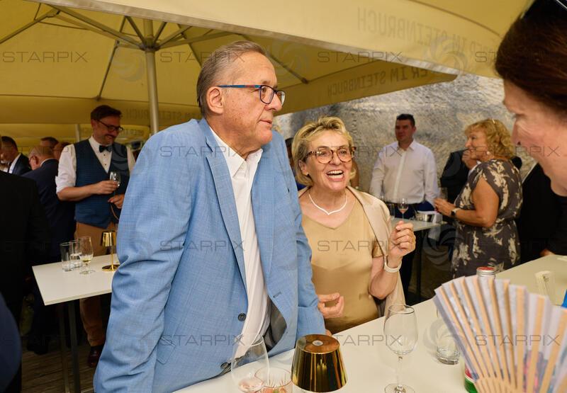 Copyright: Starpix / A. Tuma, 15.07.2026 St. Margarethen , Günther OFNER und Frau Renate SCHANDL-BAUER  , Premiere Oper im Steinbruch St. Margarethen "Tosca"Premiere Oper im Steinbruch St. Margarethen "Tosca"