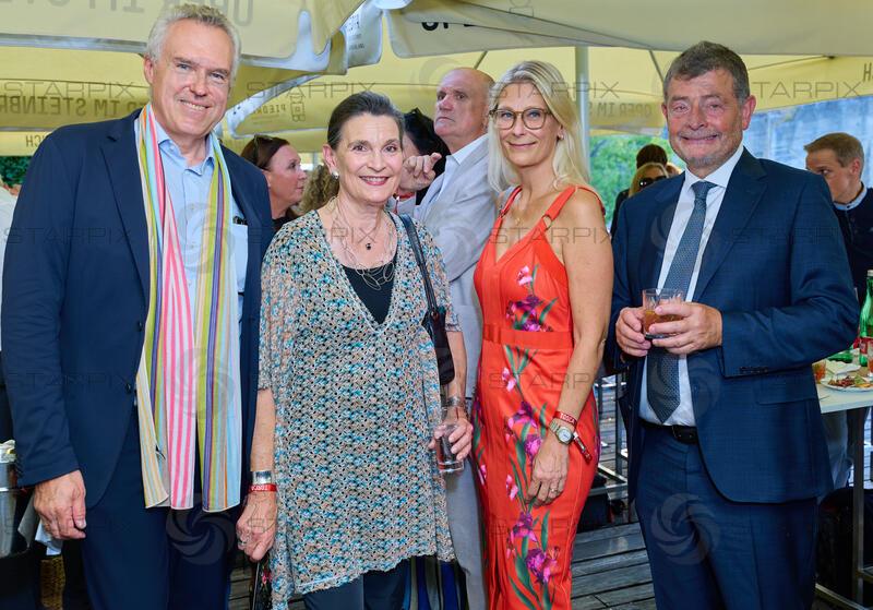 Copyright: Starpix / A. Tuma, 15.07.2026 St. Margarethen , Christoph THUN HOHENSTEIN mit Frau Karin ,, Stefan OTTRUBAY und Petra MAYER,, Premiere Oper im Steinbruch St. Margarethen "Tosca"Premiere Oper im Steinbruch St. Margarethen "Tosca"