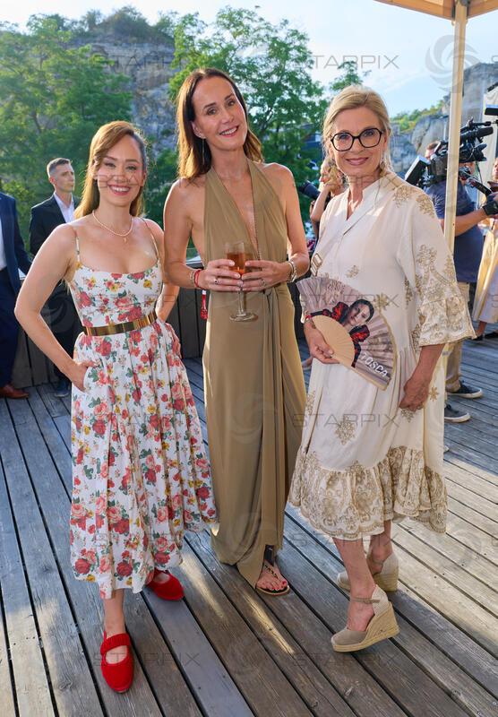 Copyright: Starpix / A. Tuma, 15.07.2026 St. Margarethen ,   Sasa SCHWARZJIRG, Maggie ENTENFELLNER,  Christa KUMMER,  Premiere Oper im Steinbruch St. Margarethen "Tosca"Premiere Oper im Steinbruch St. Margarethen "Tosca"