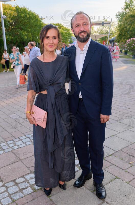 Copyright: Starpix / A. Tuma, 16.07.2026 Mörbisch,  Max LERCHER mit Frau Michaela  , Premiere von "Ein Käfig voller Narren" Seefestspiele Mörbisch