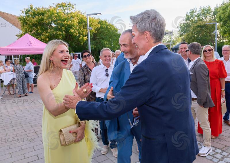 Copyright: Starpix / A. Tuma, 16.07.2026 Mörbisch, Hans Peter DOSKOZIL und Frau Julia   ,  Alfons HAIDER, Premiere von "Ein Käfig voller Narren" Seefestspiele Mörbisch