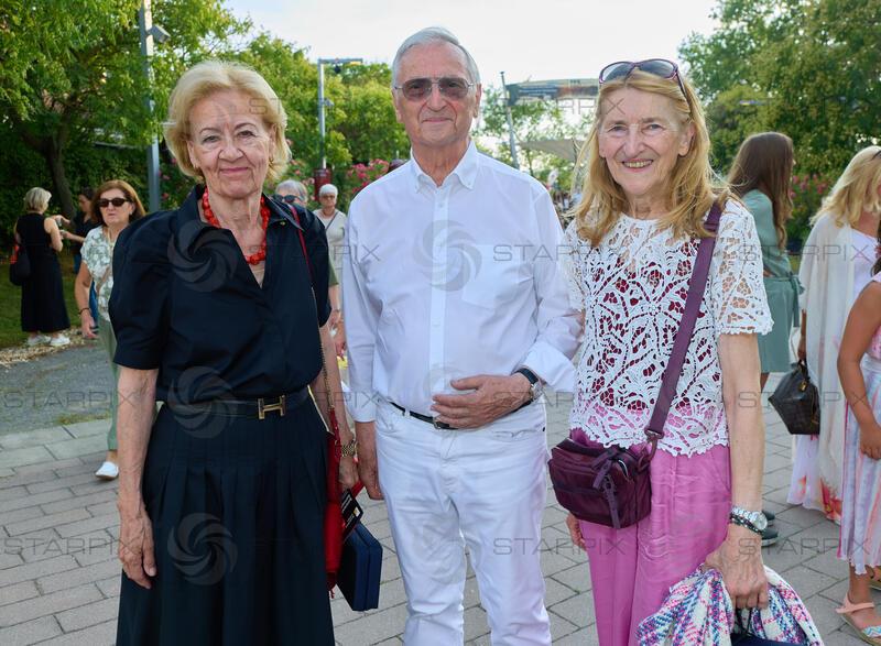 Copyright: Starpix / A. Tuma, 16.07.2026 Mörbisch,  Karl Jan und Hanni KOLARIK (Besitzer Schweizerhaus),  , Premiere von "Ein Käfig voller Narren" Seefestspiele Mörbisch