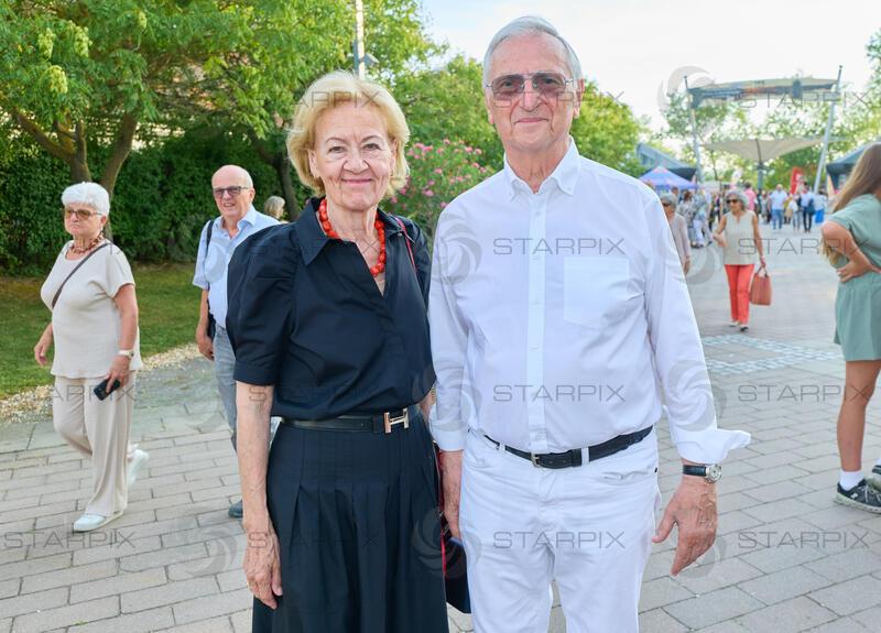 Copyright: Starpix / A. Tuma, 16.07.2026 Mörbisch,  Karl Jan und Hanni KOLARIK (Besitzer Schweizerhaus),  , Premiere von "Ein Käfig voller Narren" Seefestspiele Mörbisch