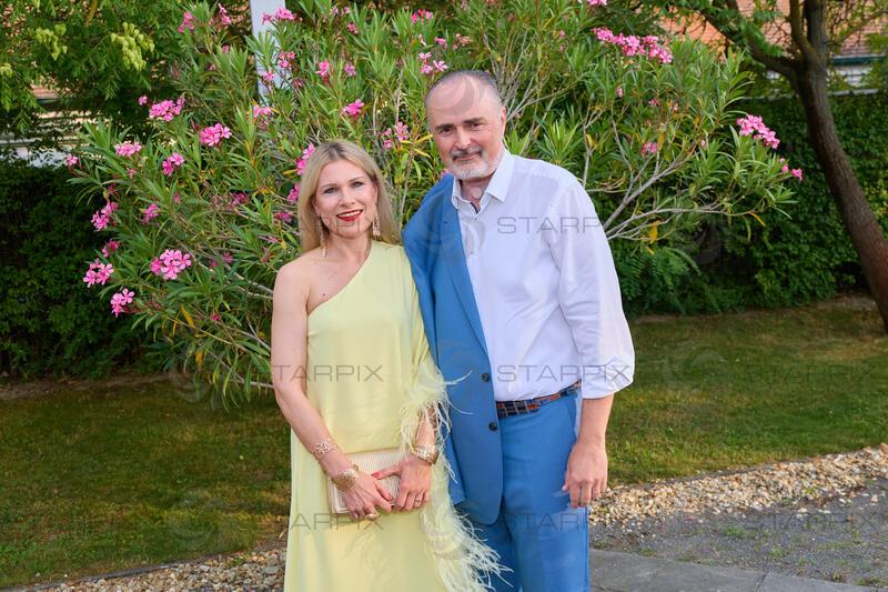 Copyright: Starpix / A. Tuma, 16.07.2026 Mörbisch, Hans Peter DOSKOZIL und Frau Julia   , Premiere von "Ein Käfig voller Narren" Seefestspiele Mörbisch