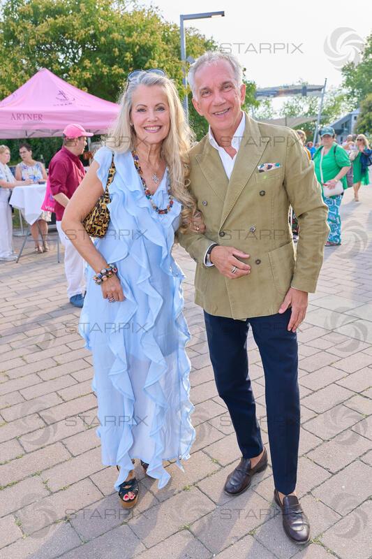 Copyright: Starpix / A. Tuma, 16.07.2026 Mörbisch,   Johannes IFKOVITS, Evelyn RILLE   ,,  Premiere von "Ein Käfig voller Narren" Seefestspiele Mörbisch