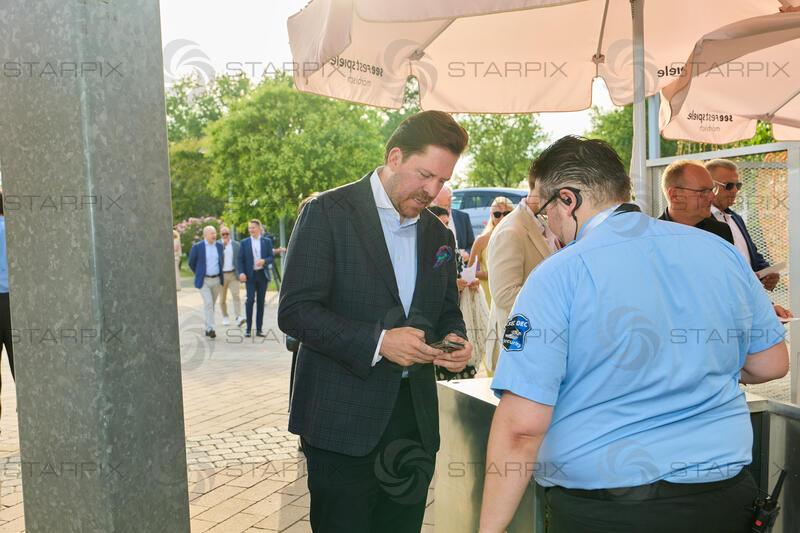 Copyright: Starpix / A. Tuma, 16.07.2026 Mörbisch,  Daniel SERAFIN sucht sein Ticket,  ,  Premiere von "Ein Käfig voller Narren" Seefestspiele Mörbisch