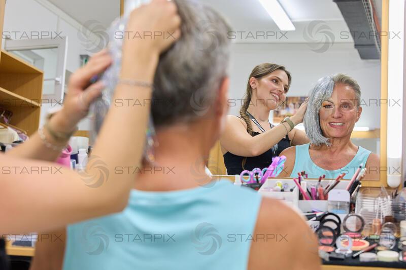 Copyright: Starpix / A. Tuma, 16.07.2026 Mörbisch, Alfons HAIDER wird geschminkt, halb Haider halb Rolle,  Premiere von "Ein Käfig voller Narren" Seefestspiele Mörbisch