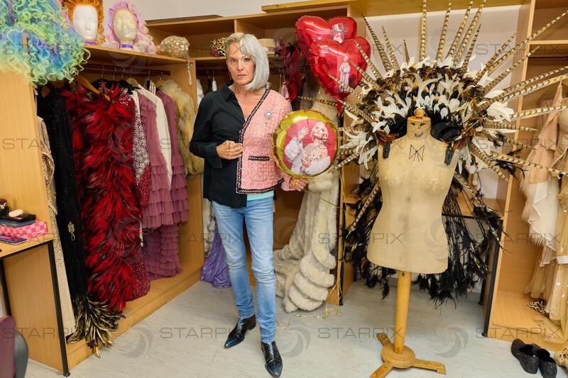 Copyright: Starpix / A. Tuma, 16.07.2026 Mörbisch, Alfons HAIDER wird geschminkt, halb Haider halb Rolle,  Premiere von "Ein Käfig voller Narren" Seefestspiele Mörbisch