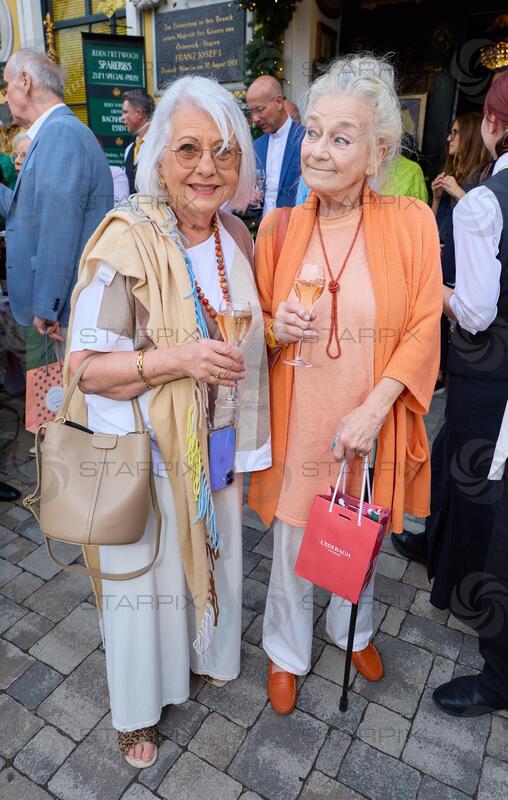 Copyright: Starpix / A. Tuma, 27.07.2026 Deutsch Wagram  , Marianne NENTWICH,  Ulli FESSL, Portrait, Verleihung des Goldenen Johann Strauss 2026  im Marchfelderhof an Helga Papouschek