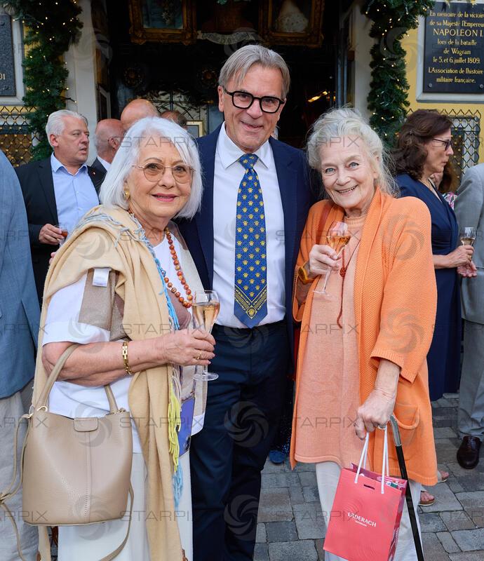 Copyright: Starpix / A. Tuma, 27.07.2026 Deutsch Wagram  , Marianne NENTWICH, Peter GROSSMANN, Ulli FESSL, Portrait, Verleihung des Goldenen Johann Strauss 2026  im Marchfelderhof an Helga Papouschek