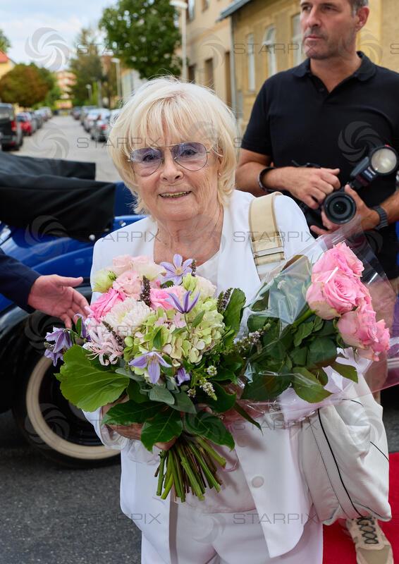 Copyright: Starpix / A. Tuma, 27.07.2026 Deutsch Wagram  ,   Helga PAPOUSCHEK, Verleihung des Goldenen Johann Strauss 2026  im Marchfelderhof an Helga Papouschek