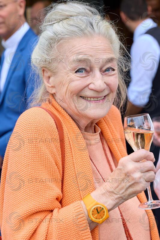 Copyright: Starpix / A. Tuma, 27.07.2026 Deutsch Wagram  ,  Ulli FESSL, Portrait, Verleihung des Goldenen Johann Strauss 2026  im Marchfelderhof an Helga Papouschek