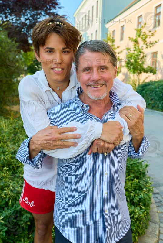 Copyright: Starpix / A. Tuma,  30.07.2026 Stockerau,  Christian SPATZEK mit Sohn Fabian  ,  Premiere von " Ein Sommernachtstraum " Festspiele Stockerau   