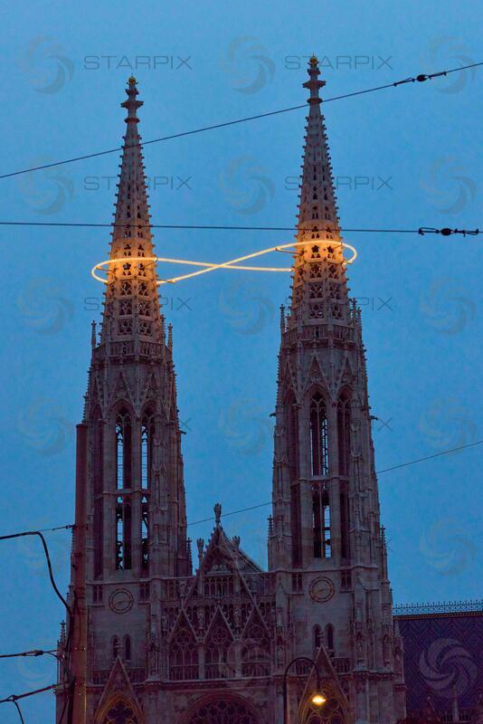 "Unendlichkeit des Lichtes " eine Lichtinstallation 