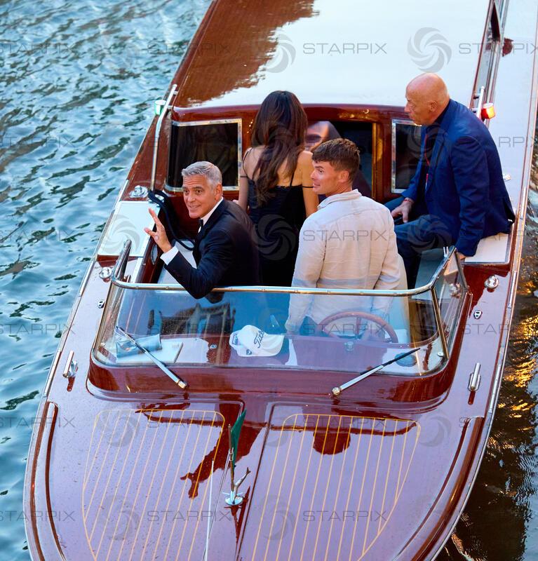 George Clooney verlässt den Lido im Boot -  Filmfestspiele Venedig 2026