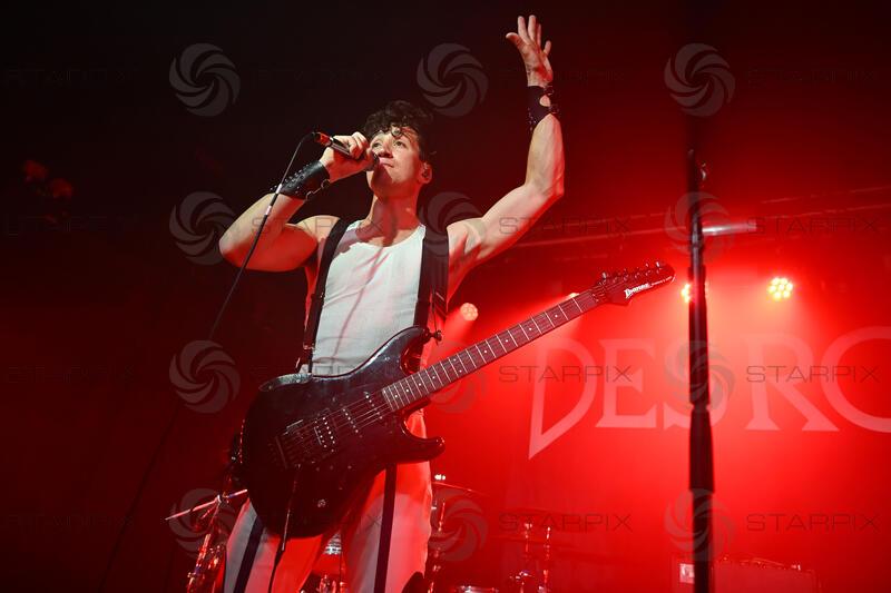 Des Rocs performing at The Garage in London