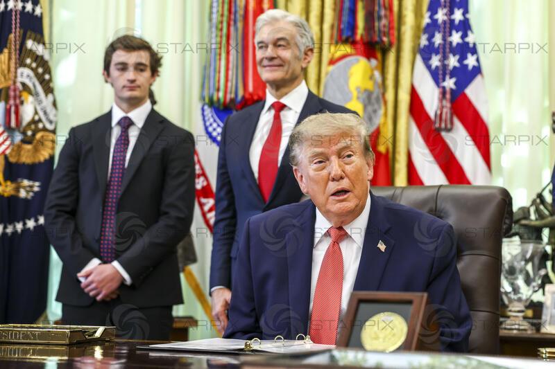DC: Trump Speaks to Reporters on Taxpayer Fraud