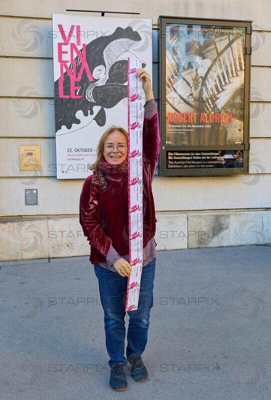 Programm 4: Constellations (The Burning Alphabet) im Filmmuseum Wien - Viennale 2026